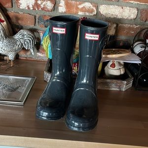 Hunter midcalf rain boots.  Worn 1x, just too big for me.